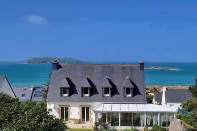 Image de Maison bord de mer Bretagne, 8 pers, panorama mer, plage à pied, jardin, veranda