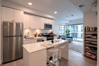 Image de New Suite • Near Dt Stampede• Ug Park • Banff Pass