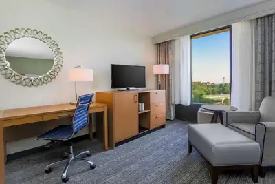 Image de Stylish Room Near Gicc - 3 miles | Free Airport Shuttle & Seasonal Pool Access
