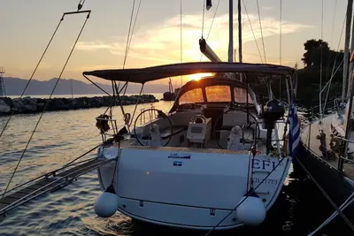 Image de Sun-Kissed Sailing Adventure in Islas Sarónicas