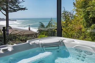 Image de Ocean & river view home with studio