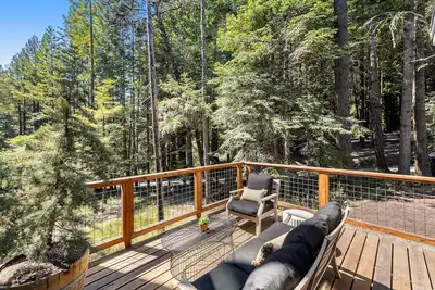 Image de Newly built Gualala home with private hot tub among the redwoods
