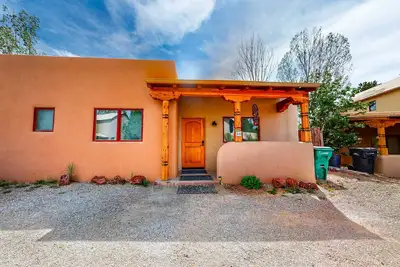 Image de Cozy Oasis | Near Plaza, Private Yard, Dogs Okay