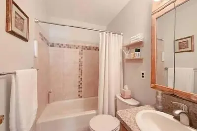 Image de Family Home Across from Park & Pool Access