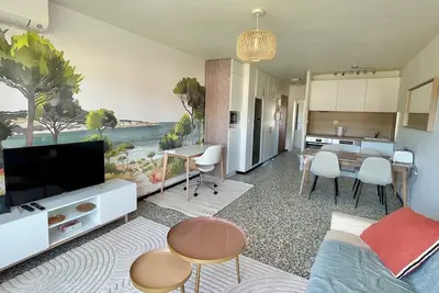 Image de Vue mer • Piscine • Clim • Rénové 2026 • Plage 300m