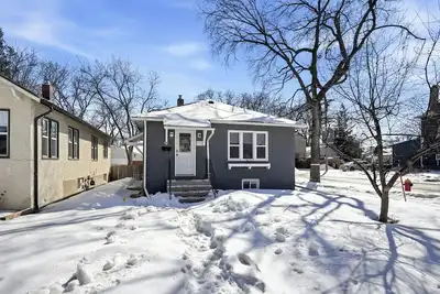 Image de Comfortable Crescentwood Bungalow | 3 Bed | 2 Bath |