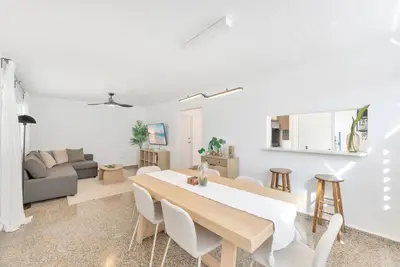 Image de Bright 3br Oasis in Calle Cerra w/ Balcony