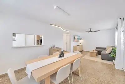 Image de Calle Cerra Getaway 3br w/ Balcony