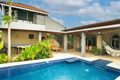 Image de 3br Home w/ Pool | Gated Near Beach