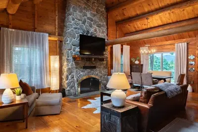 Image de Scenic, Dog-Friendly Log Cabin: Minutes to Lake Winnipesaukee, Gunstock Mountain