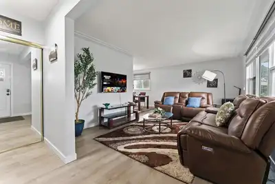 Image de spacious 5br Family Home -Game Room