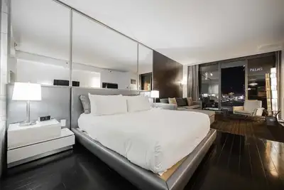 Image de Svs: Strip View Studio | Open Balcony | Resort Pool | Palms Place