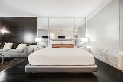 Image de Svs: Strip View Studio | Open Balcony | Pool | Palms Place