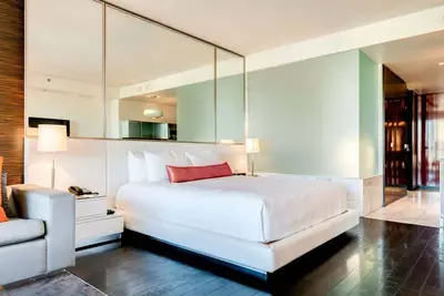 Image de Svs: Strip View Studio | Open Balcony | Pool Access | Palms Place