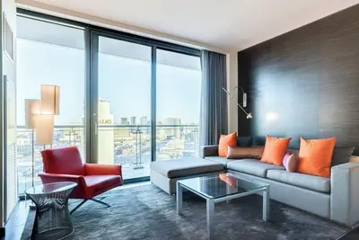 Image de Svs: Strip View Studio | Open Balcony | Resort Pool | Palms Place