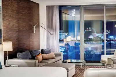 Image de Svs: Strip View Studio | Open Balcony | Pool | Palms Place