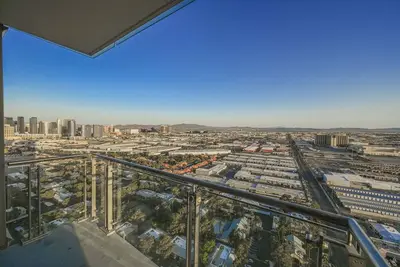 Image de Svs: High Floor 1bd | Full Kitchen | Jetted Tub | Sleeps 4 | Palms Place