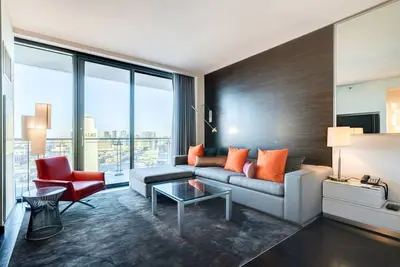 Image de Svs: Strip View Studio | Open Balcony | Pool & Gym | Palms Place
