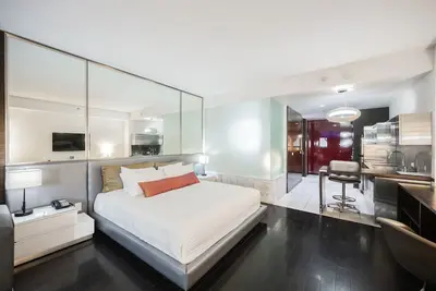 Image de Svs: High Floor Strip View Studio | Open Balcony | Palms Place