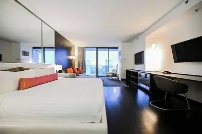 Image de Svs: Strip View Studio | Open Balcony | Palms Place