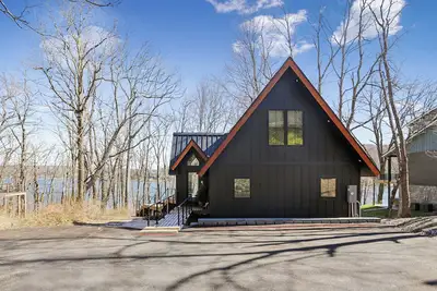 New, Modern, Lakefront, Close to Wisp