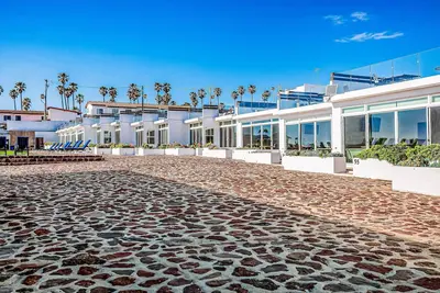 Image de Dog-friendly ocean-view home with heated outdoor pool, hot tub, streaming, patio