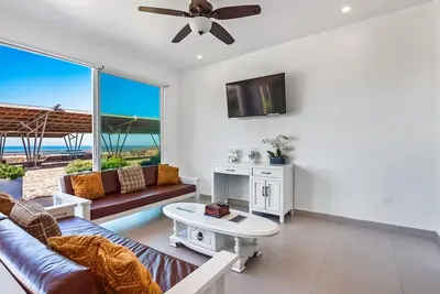 Image de Airy, beach-view dog-friendly villa with patio, outdoor pool, streaming, Ac