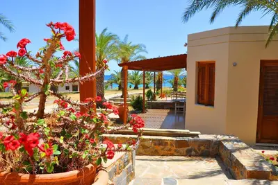 Image de Apartments directly on the beach of Kourmenos