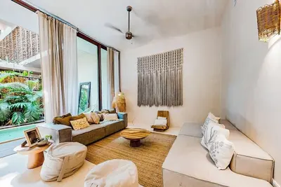 Image de Apartment near the ocean with outdoor pool, patio, gym, central Ac, & W/D