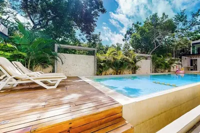 Image de Condo with plunge pool & gym access + private washer/dryer