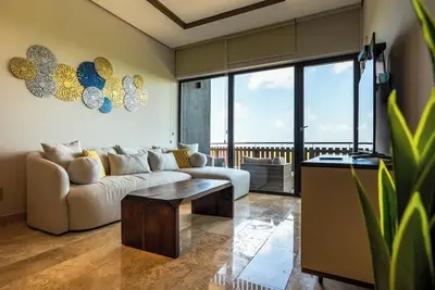 Image de Modern Pent House with private pool & terrace, grill, hot tub and more!