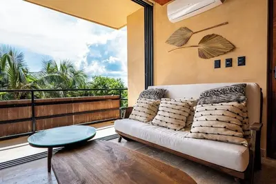 Image de Stylish condo with pool, breezy balcony & full kitchen near cenotes