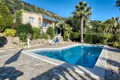 Image de Maison idéale et cosy pour familles avec vue sur mer et piscine privée