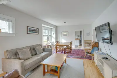 Image de Steps to Montana State! Updated Bozeman Bungalow