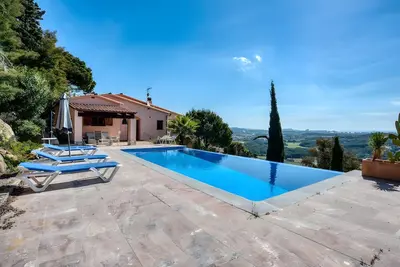 Image de Villa avec vue sur la mer, piscine à débordement et intimité totale