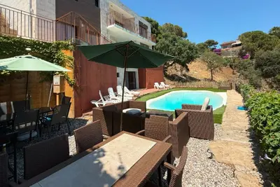 Image de Villa « Costacabana - Sunny Beach » avec vue sur la mer, piscine privée et Wi-Fi