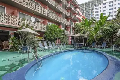 Image de Good Island Base | Courtyard Pool, Pet-Friendly | 1. 6 Mi to Ala Moana