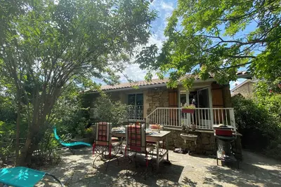 Image de Gite de Veyrières une petite maison dans un hameau  en pierre