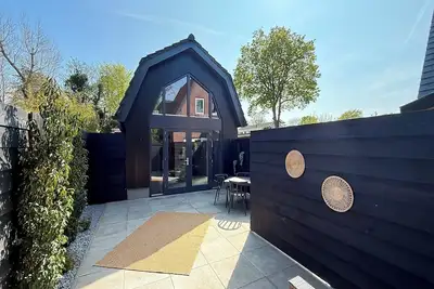 Image de Maison moderne en forêt près de la plage
