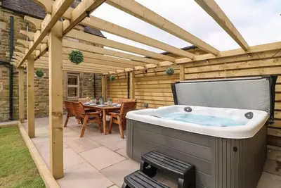 Image de Upper Hurst Farmhouse, Hot tub