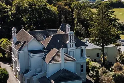 Image de Quiet Self contained apartment, walking distance to city