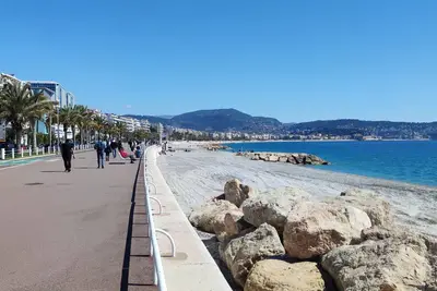 Image de A 50 mètres de la plage et de la promenade des Anglais.