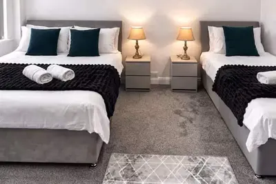 Comfortable 4-Bed Home 8 Beds Pets Welcome Sleeps 9