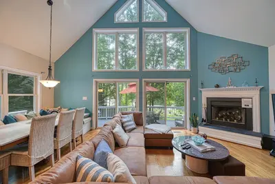 Image de Lakefront oasis with free WiFi, private dock, furnished deck, & paddleboards