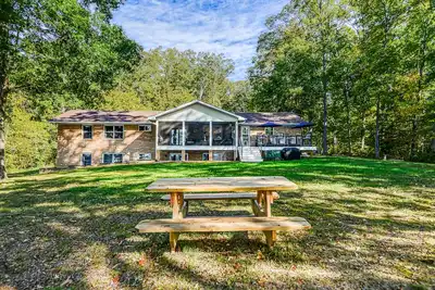 Image de Lakefront Home with Private Dock, Hot Tub, Fireplace, & Central A/C - Free WiFi
