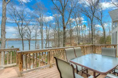 Image de Dog-friendly, lakefront vacation home w/ a boat house, kayaks, & paddleboards