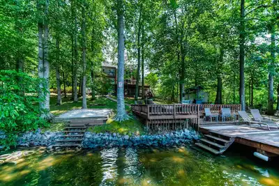 Image de Spacious lake lodge with a private dock, wraparound decks & foosball