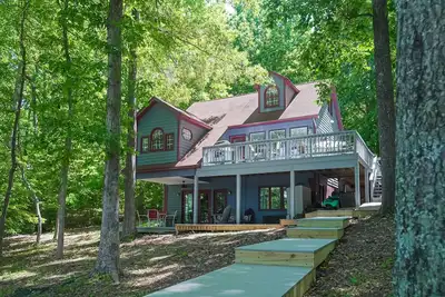 Image de Spacious pet friendly waterfront house with patio & grill