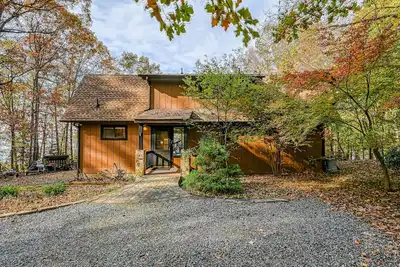 Image de Enchanting lakefront oasis with fire pit, generous patio, dock, & amazing views