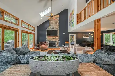 Image de Stunning lakefront house with view, Free Wifi and secluded swimming area